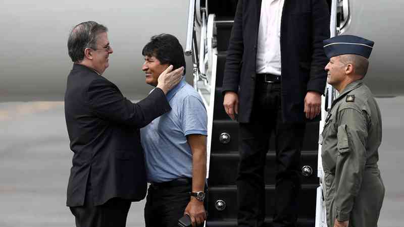 Evo Morales aterriza en México como asilado político
