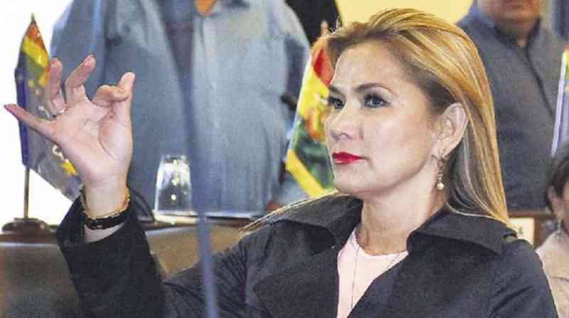 Jeanine Añez, dispuesta a asumir la Presidencia: 