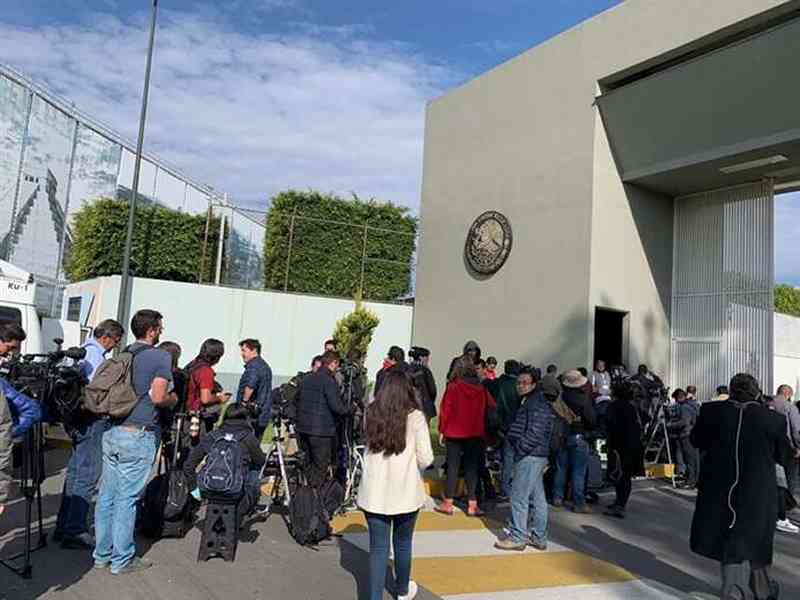 Arribo de Evo a México genera expectativa: lo espera la prensa y manifestaciones a favor y en contra