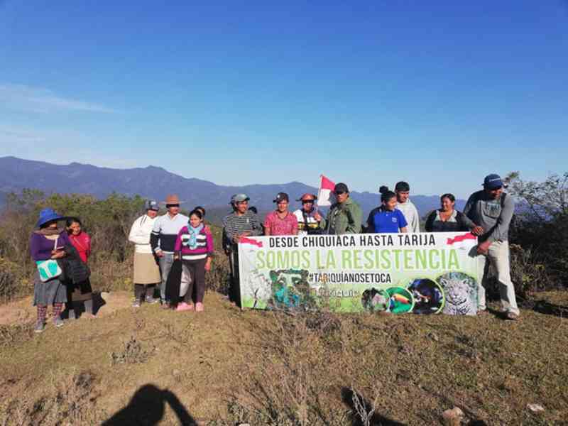 Áñez firma el libro contra la exploración en Tariquía