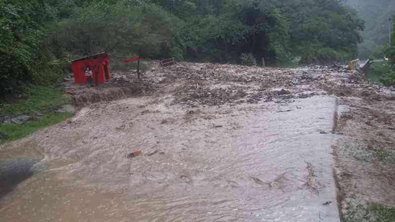 Cierran tramo Tarija – Bermejo por desborde de quebrada