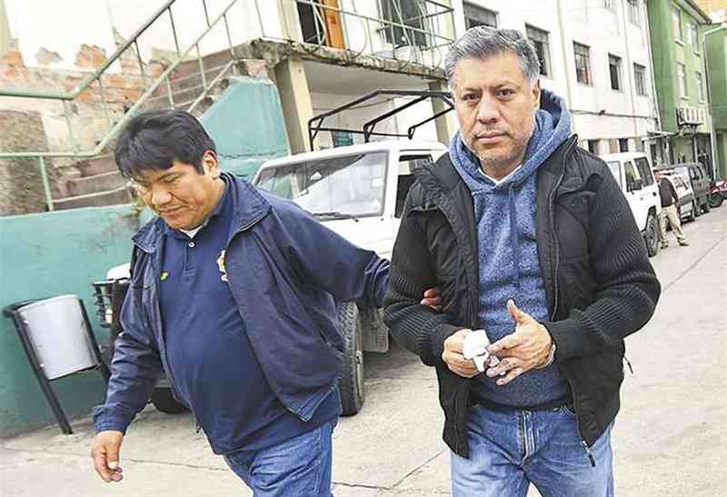 Hallan 30 cajas con documentos de PAT y ATB
