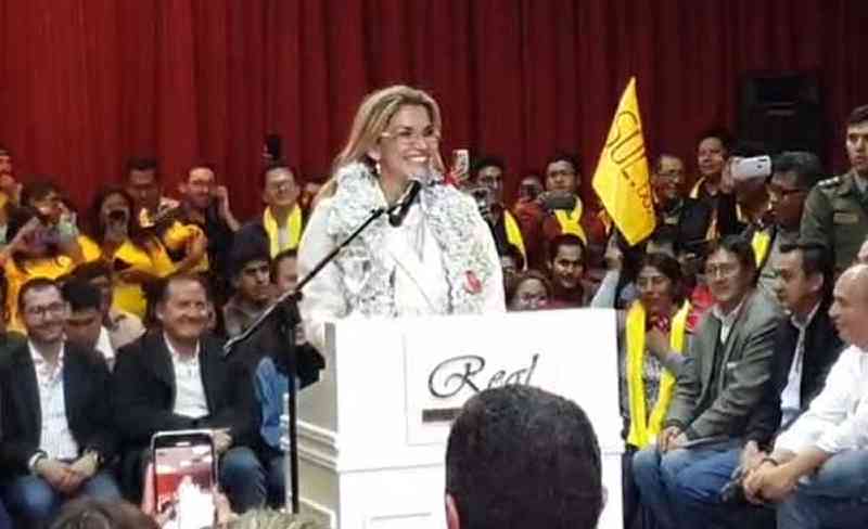 Jeanine Añez confirma candidatura; Demócratas y Sol.bo se unen para apoyarla