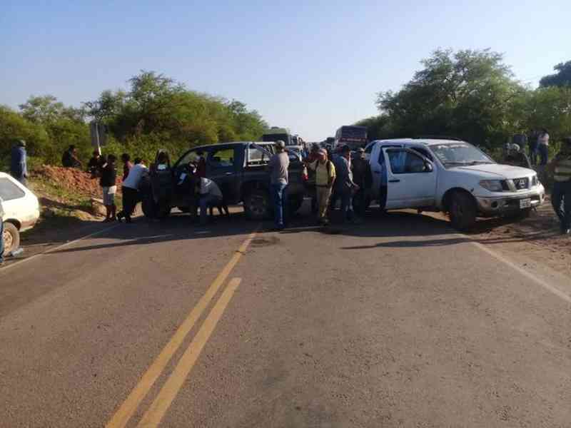 Apícolas bloquean ruta 9 en Villa Montes