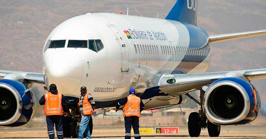 Nuevo golpe a las aerolíneas: YPFB vuelve a exigir pago de combustible en dólares, IATA manifiesta