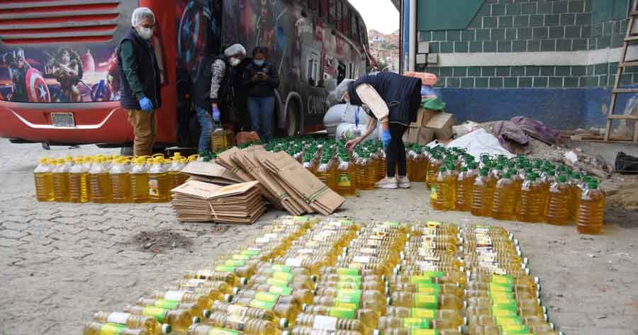 Decomisan aceite en la Terminal de La Paz y la gente pidió a pedradas que se venda